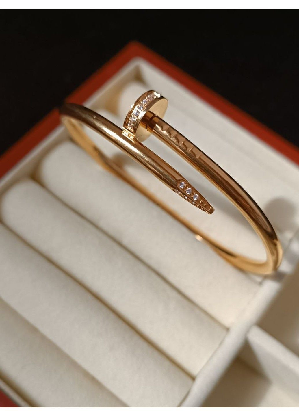 Браслет-цвях жіночий із медичної сталі золотистий з фіанітами No Brand (368713761)