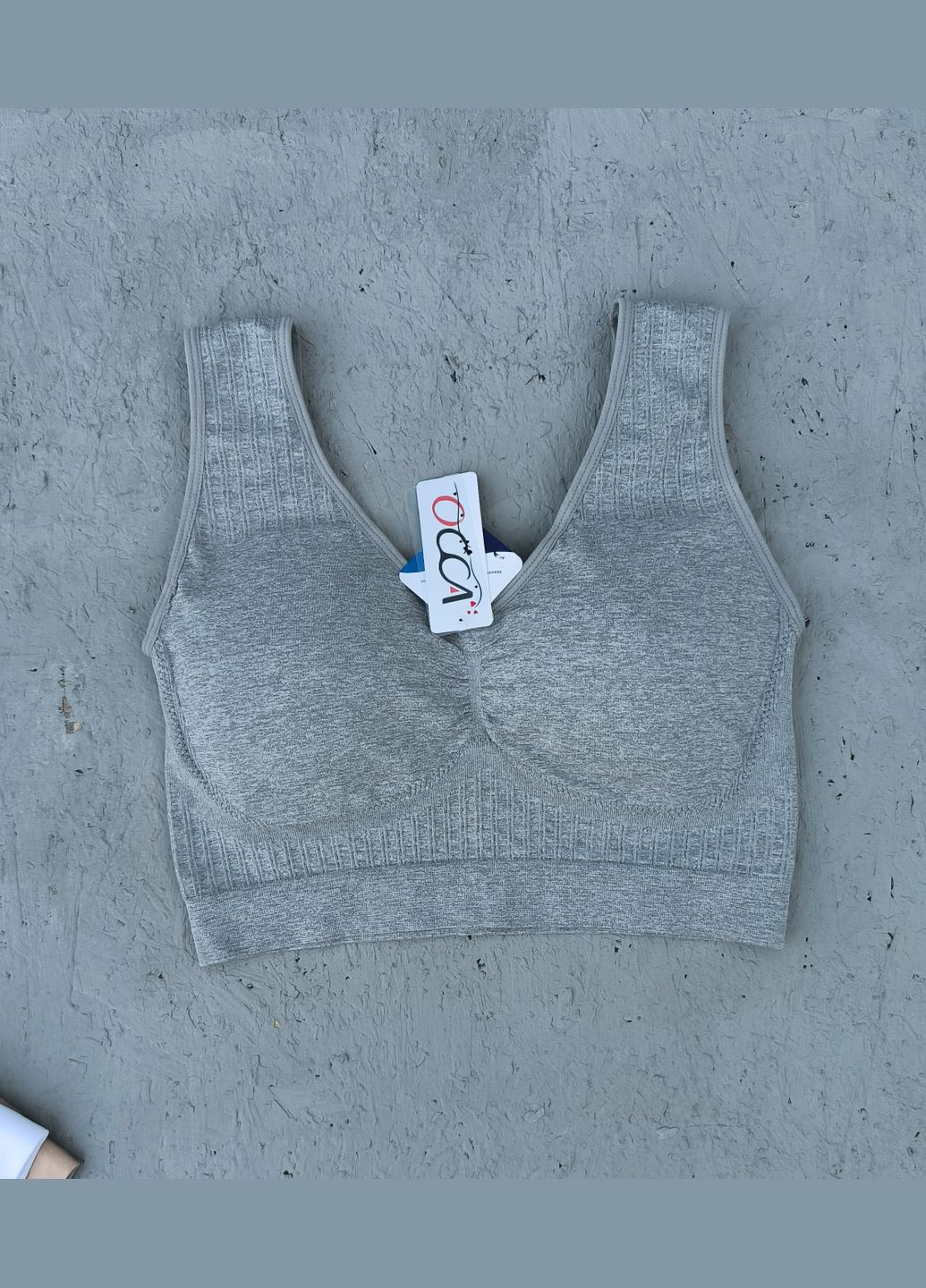 Серый топ топ на широких бретелях No Brand без косточек