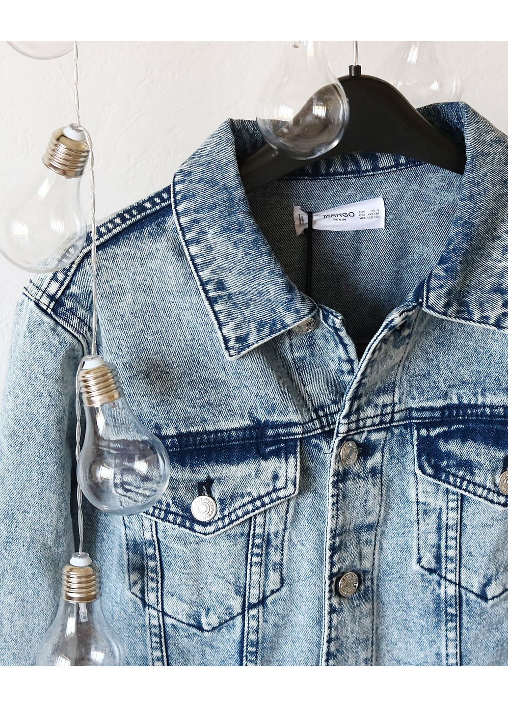 Синя джинсова куртка середнього тону Mango