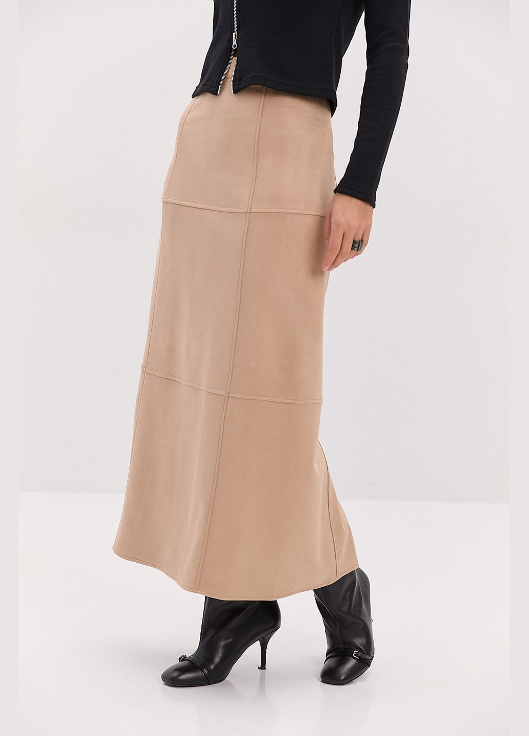 Бежевая длинная юбка из замши бежевая с декоративными швами Arjen