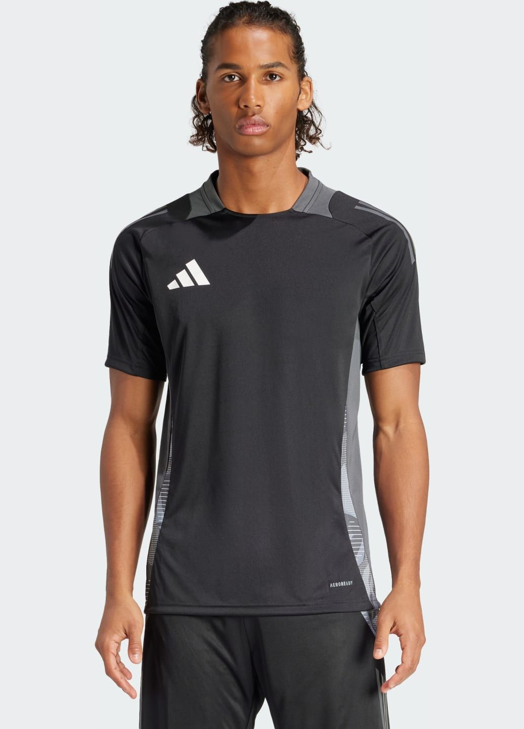 Черный демисезонный спортивный лонгслив adidas с логотипом