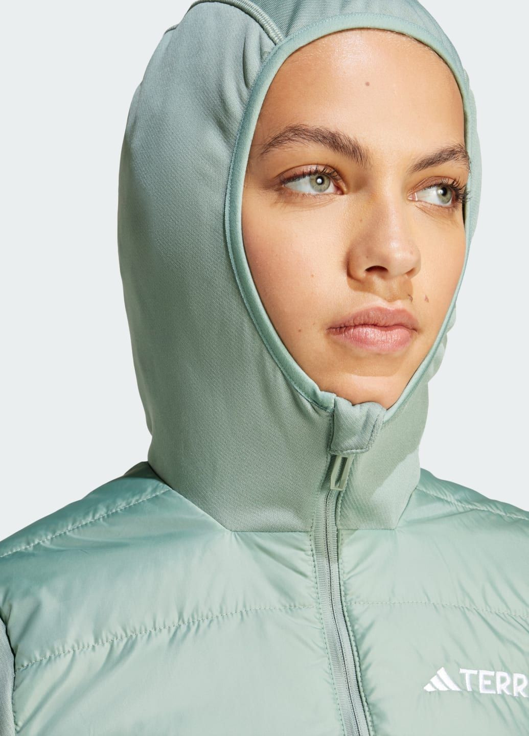 Зелена демісезонна куртка terrex multi hybrid insulated adidas