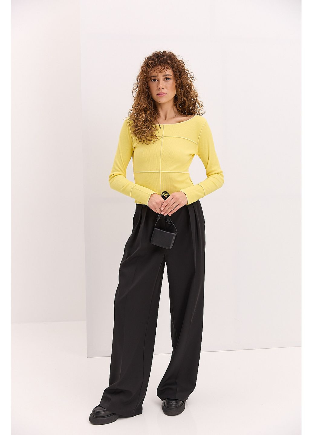 Женский лонгслив в розовый рубчик со швами наизнанку Arjen (361056825)