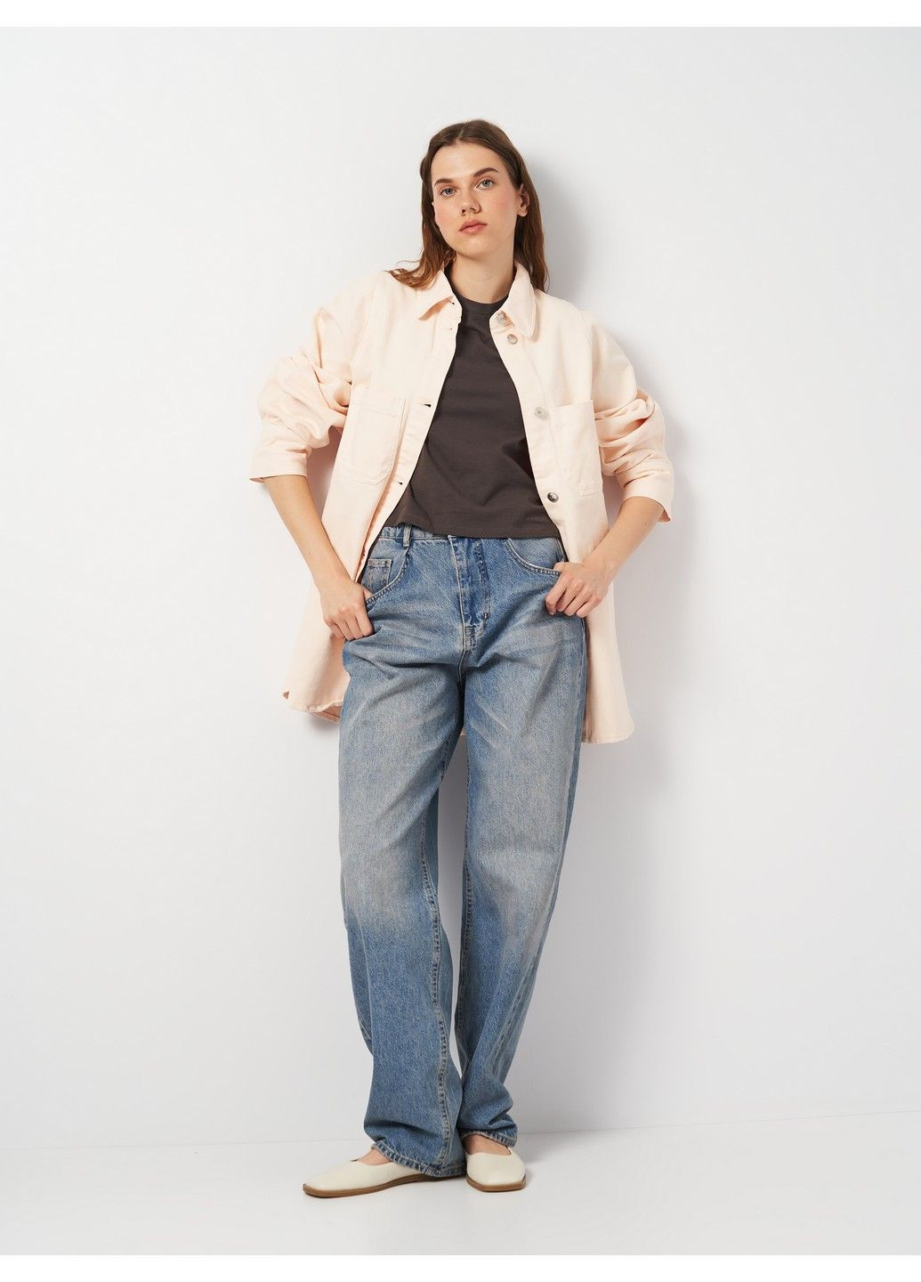 Персиковое джинсовое платье-пиджак оверсайз H&M однотонное