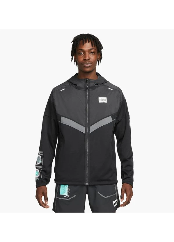 Серая демисезонная куртка windrunner d.y.e. mens running jacket grey dr2827-010 Nike