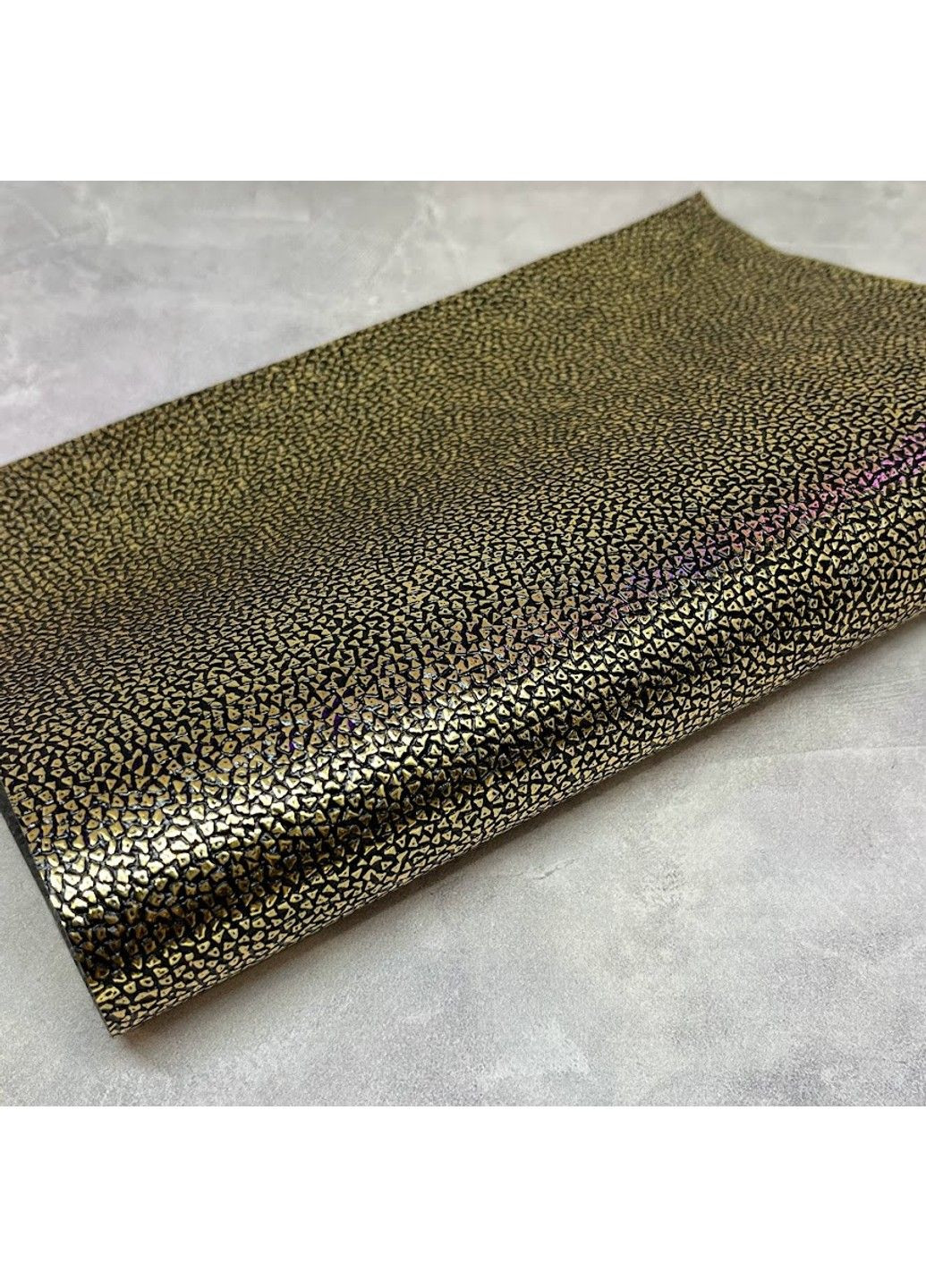 Экокожа (кожзам) для рукоделия (металлизированная), размер 20*30 см, цвет-золото на черном. No Brand (306739552)