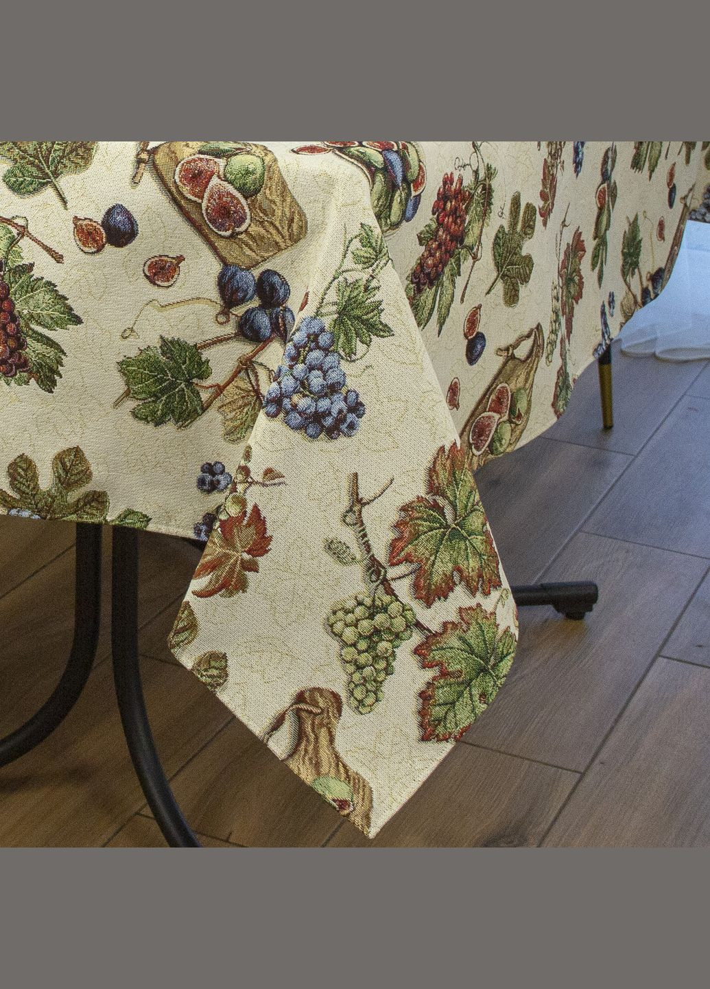 Скатерть гобеленовая нарядная для квадратного и прямоугольного стола Виноградная лоза. 100х100 Maystat (305390242)