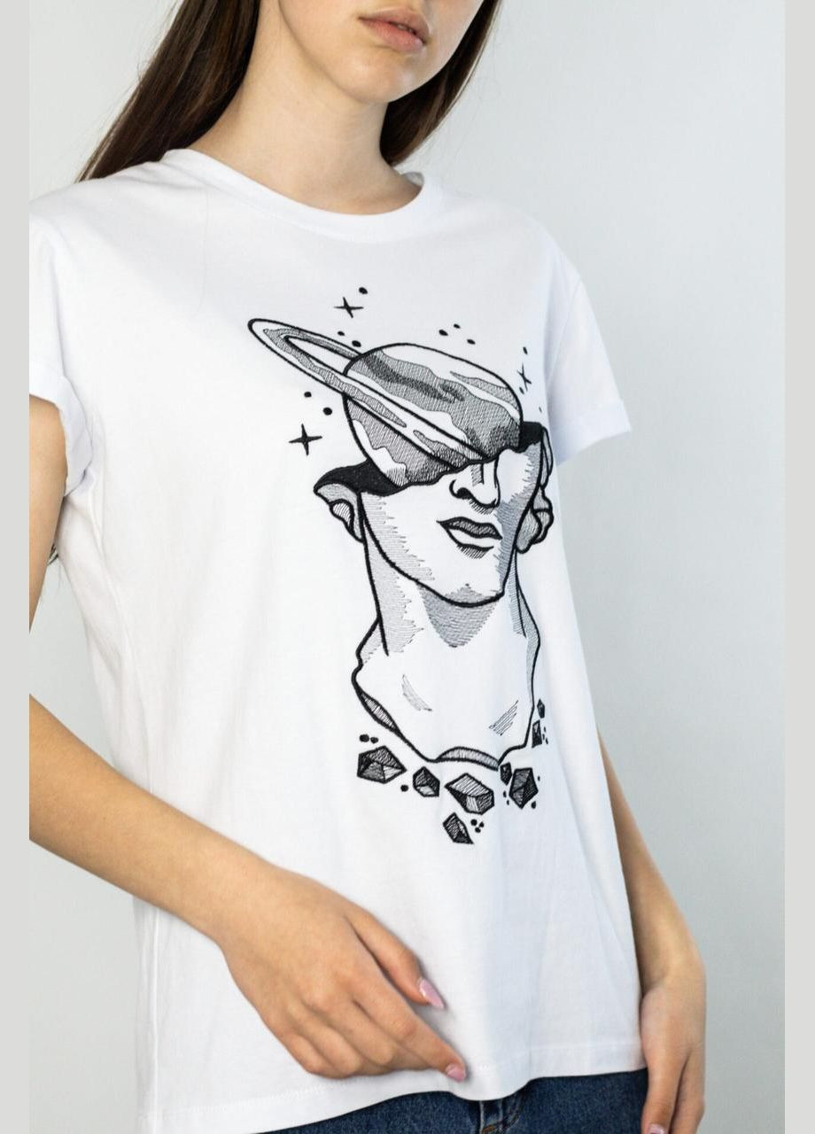 Белая всесезон футболка женская дизайнерская с вышивкой планети белая mkмф70161-2 Modna KAZKA