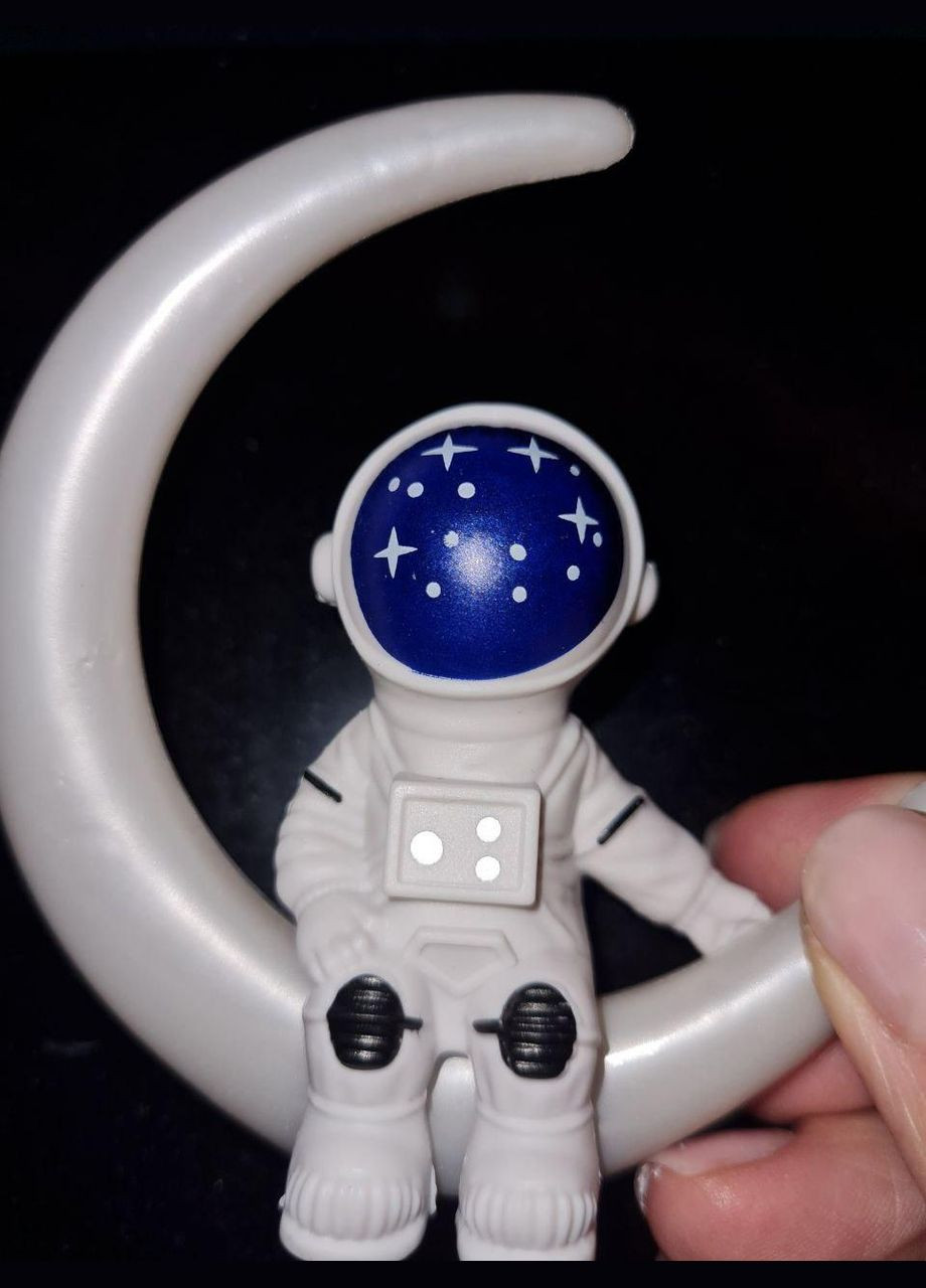Статуэтка Астронавт. Фигурка для интерьера. Космонавт 10 см. Декор Астронавт на месяце No Brand (372083565)