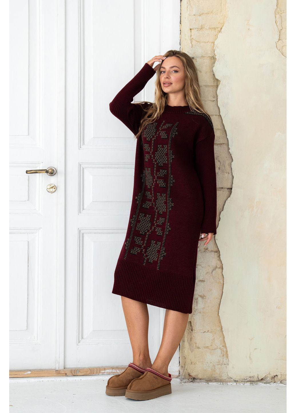 Бордовое женское теплое вязаное платье вербена с орнаментом длинное бордо You Best