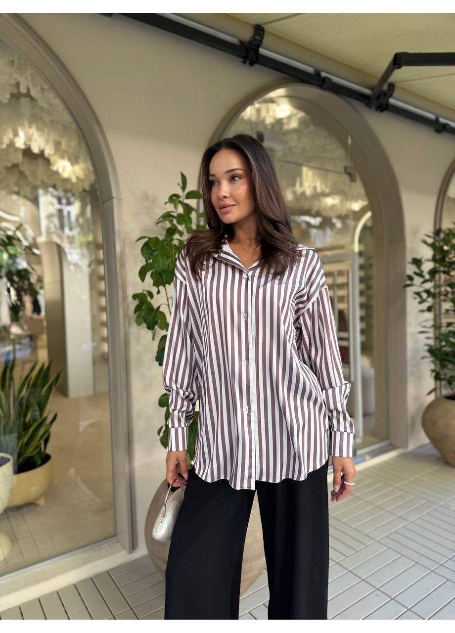 Шовкова жіноча сорочка у смужку коричневого кольору 33929 No Brand (348779819)