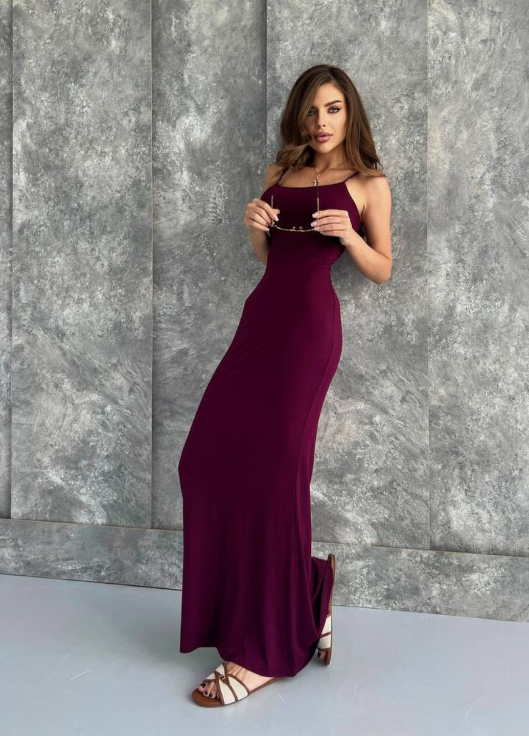 Бордовое повседневный минималистичное платье макси приталенного кроя силуэтная Tik-Tak однотонное