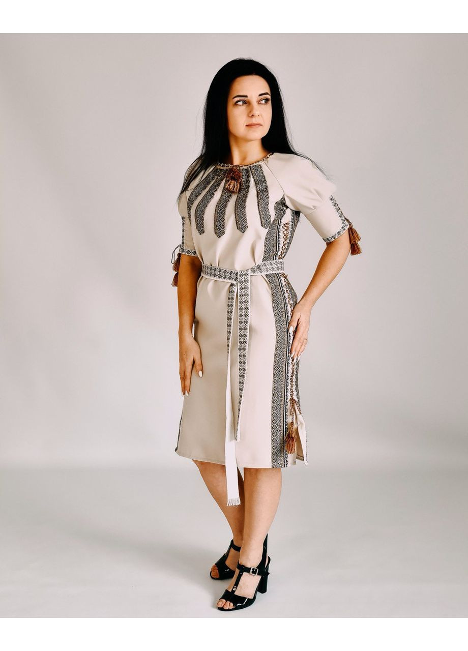 Коричнева жіноче плаття бежевого кольору з геометричним орнаментом візерунок орнамент пряма віскоза (352473808)