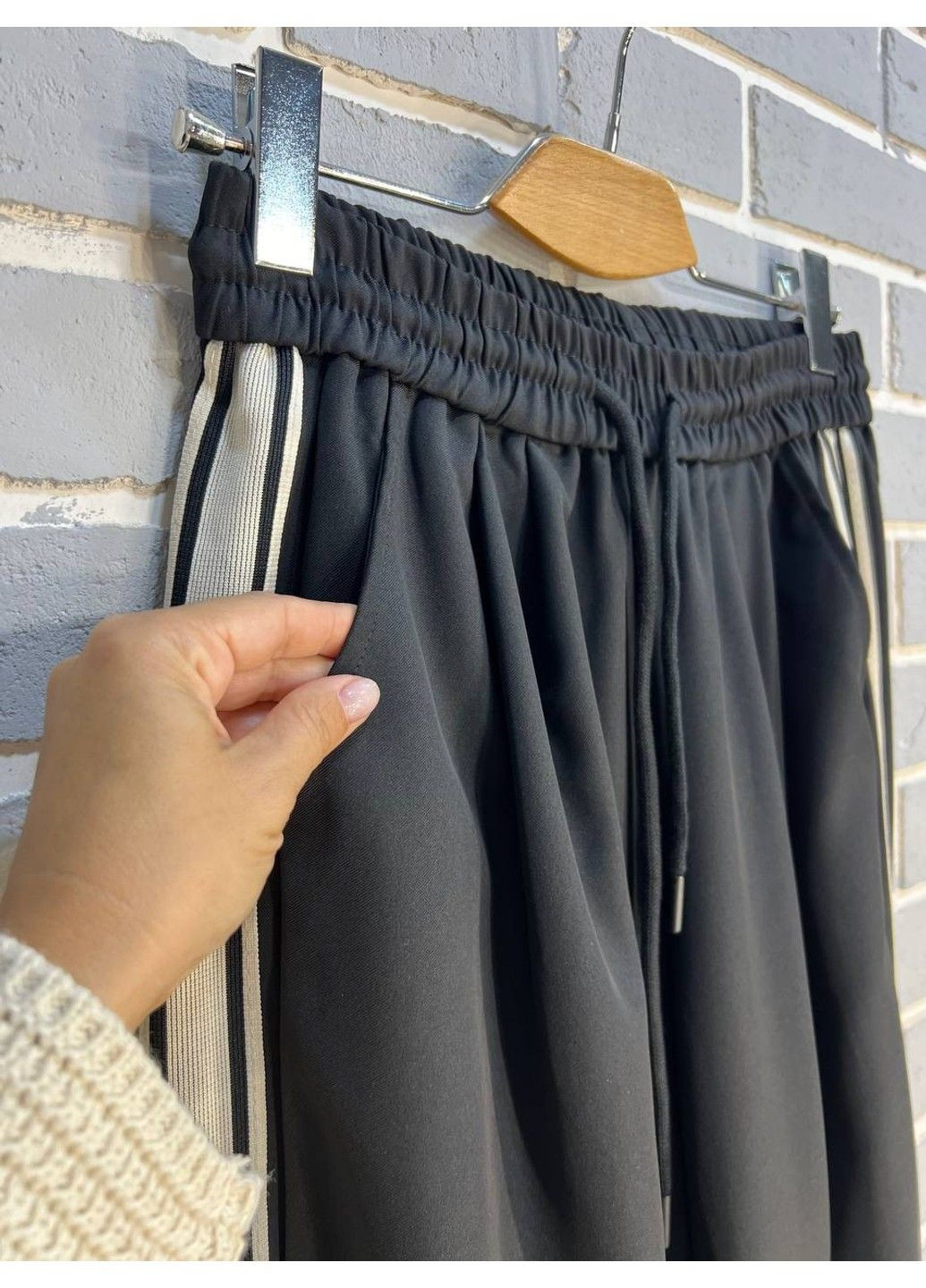 Брюки жіночі A-N 2752 спортшик палаццо лампас талія на резинці No Brand (304291679)