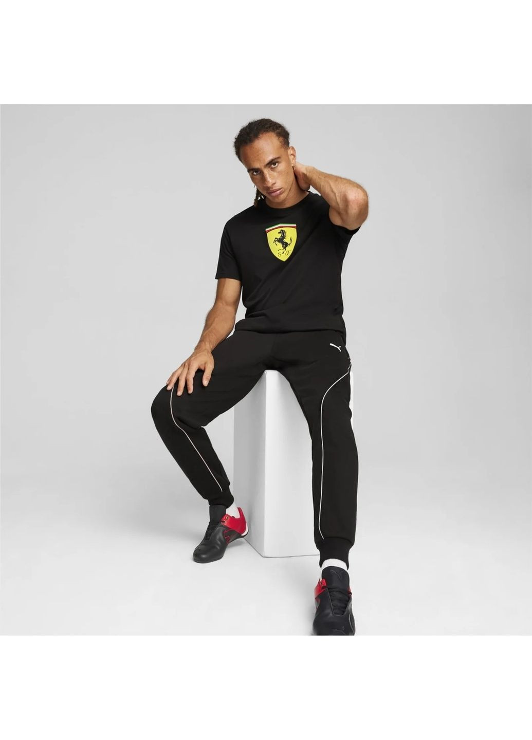 Черная мужская футболка scuderia ferrari race tee black 623805-01 Puma