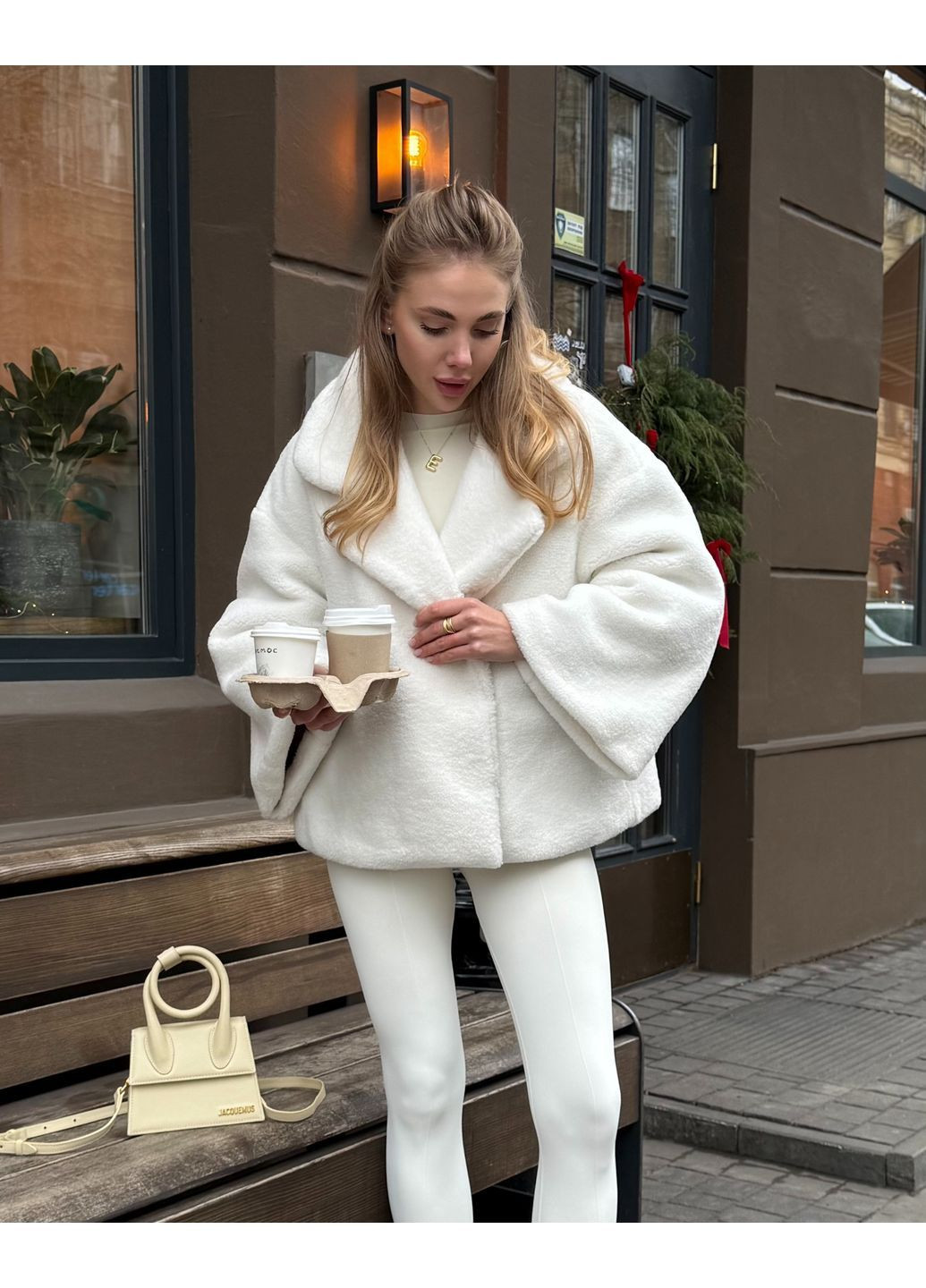 Шуба хутряна жіноча біла One Size No Brand (369502142)