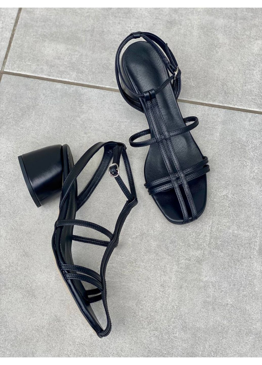 Черные кожаные женские босоножки VZUTIK