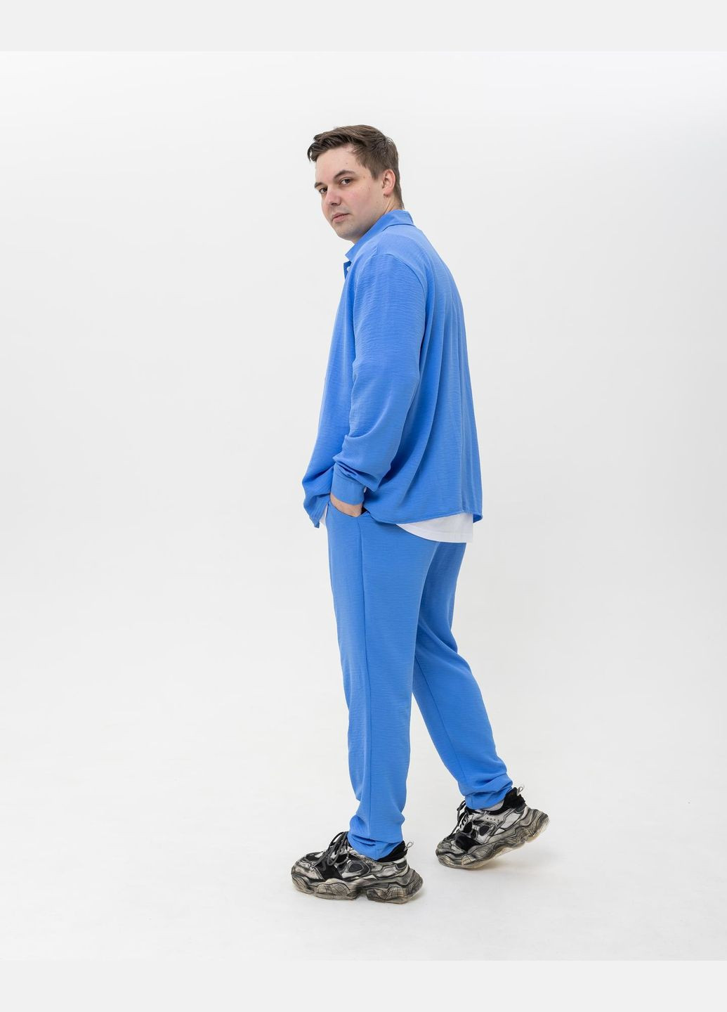 Голубой демисезонный костюм мужской. с рубашкой, брючный No Brand