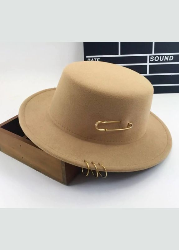 Шляпа канотье с декором бежевий ( золотистая фурнитура) No Brand Канотьє (316155780)