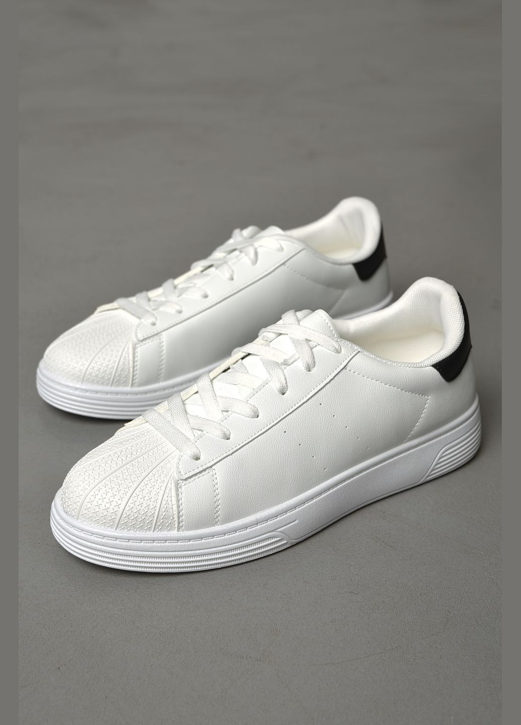 Белые демисезонные кроссовки мужские белого цвета на шнуровке Let's Shop