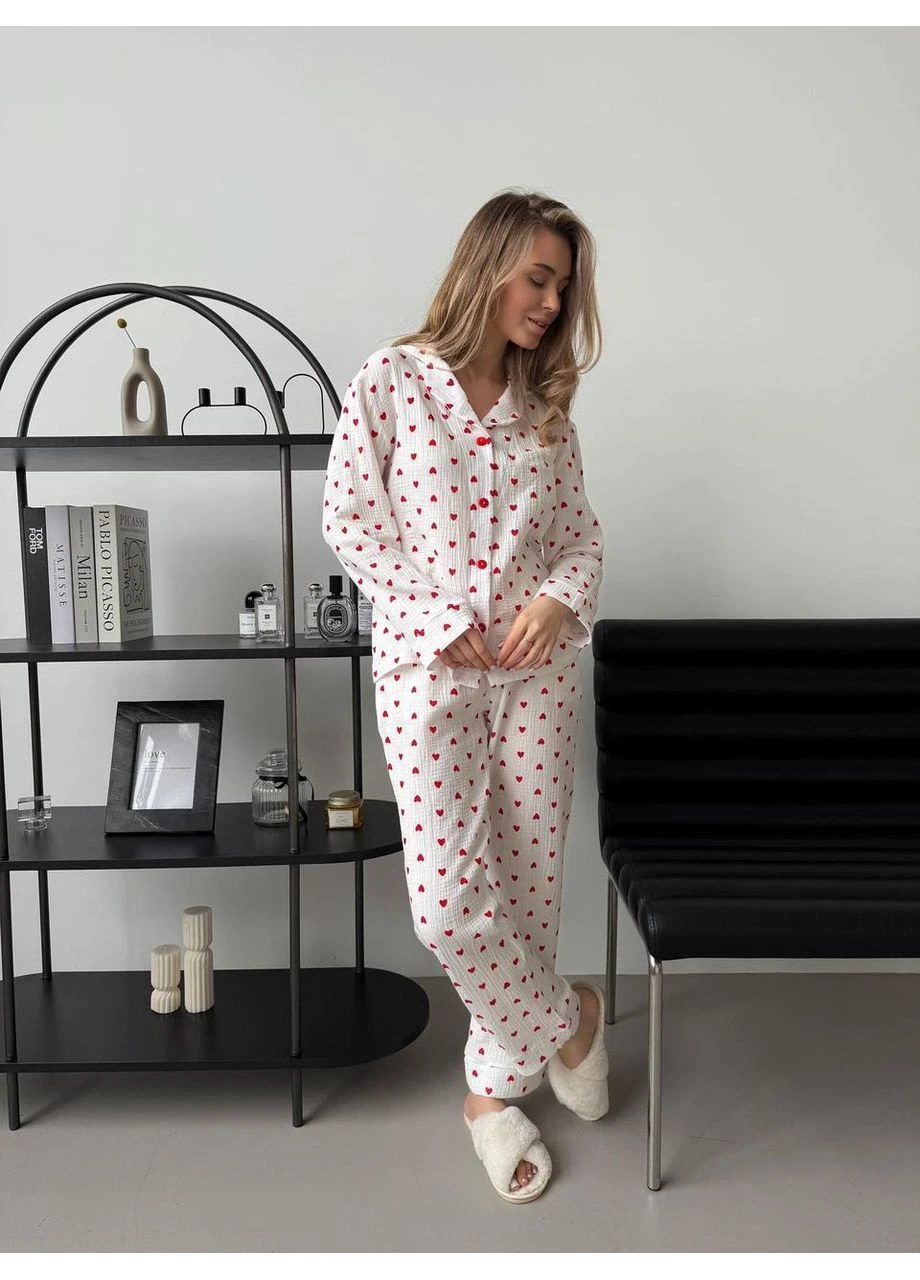 Біла жіноча піжама з мусліну червоні сердечки(сорочка+штани) Cosy
