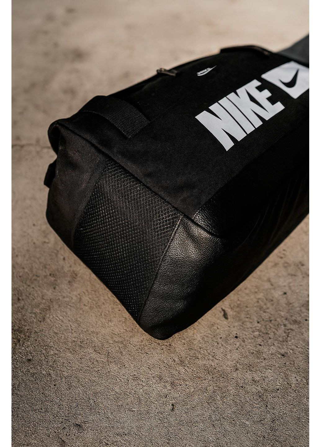 Спортивні сумки великого об'єму для залу та подорожей з надійними міцними ручками та ременем Nike (360977031)