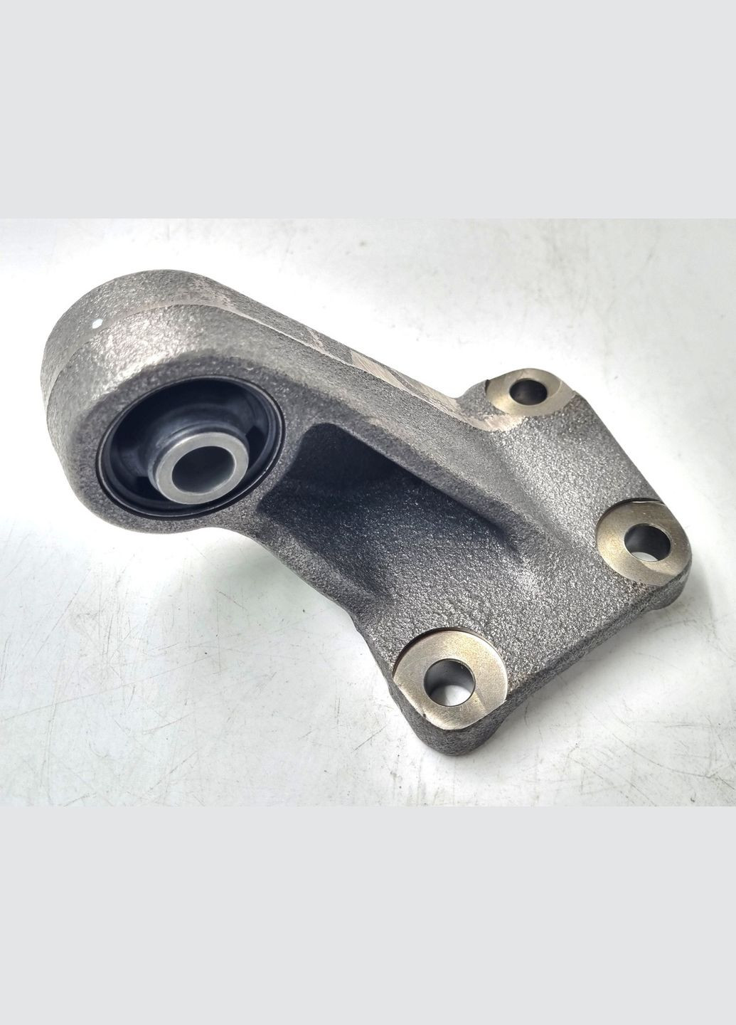 Кронштейн, подушка, траверса заднього редуктора права, оригінал MR961408 Аутлендер Mitsubishi (345741001)