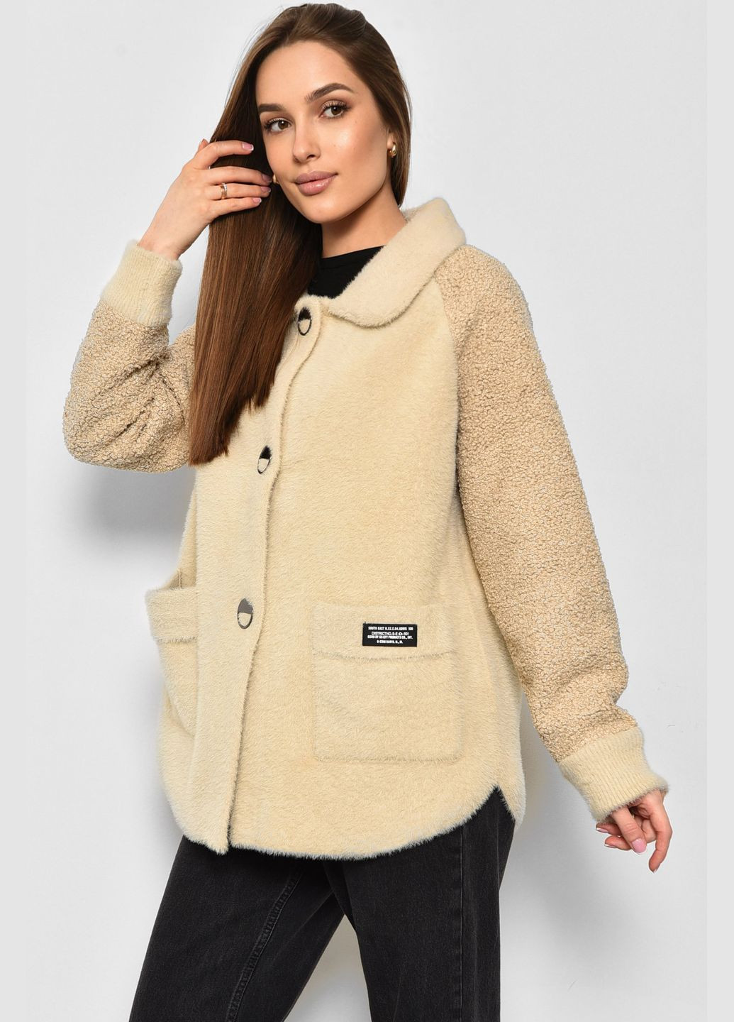 Бежевое демисезонное Пальто женское полубатальное из альпаки бежевого цвета Let's Shop