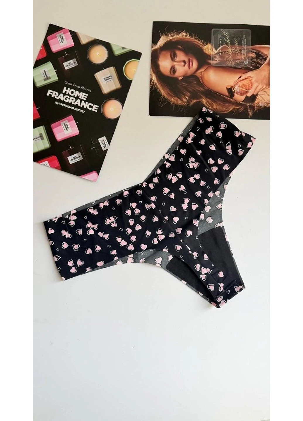 Трусики-стринги жіночі безшовні No-Show Thong Panty чорні Victoria's Secret (385436723)