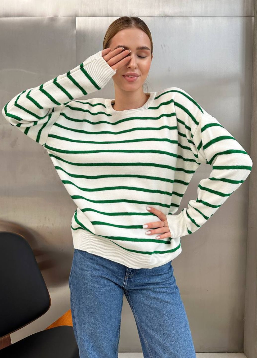 Білий демісезонний базовий светр в смужку джемпер Україна
