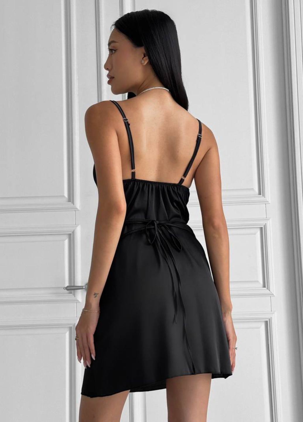 Чорна святковий, вечірня вишукана легка шовкова вечірня міні сукня на бретельках з відкритою спиною з відкритою спиною Tik-Tak однотонна
