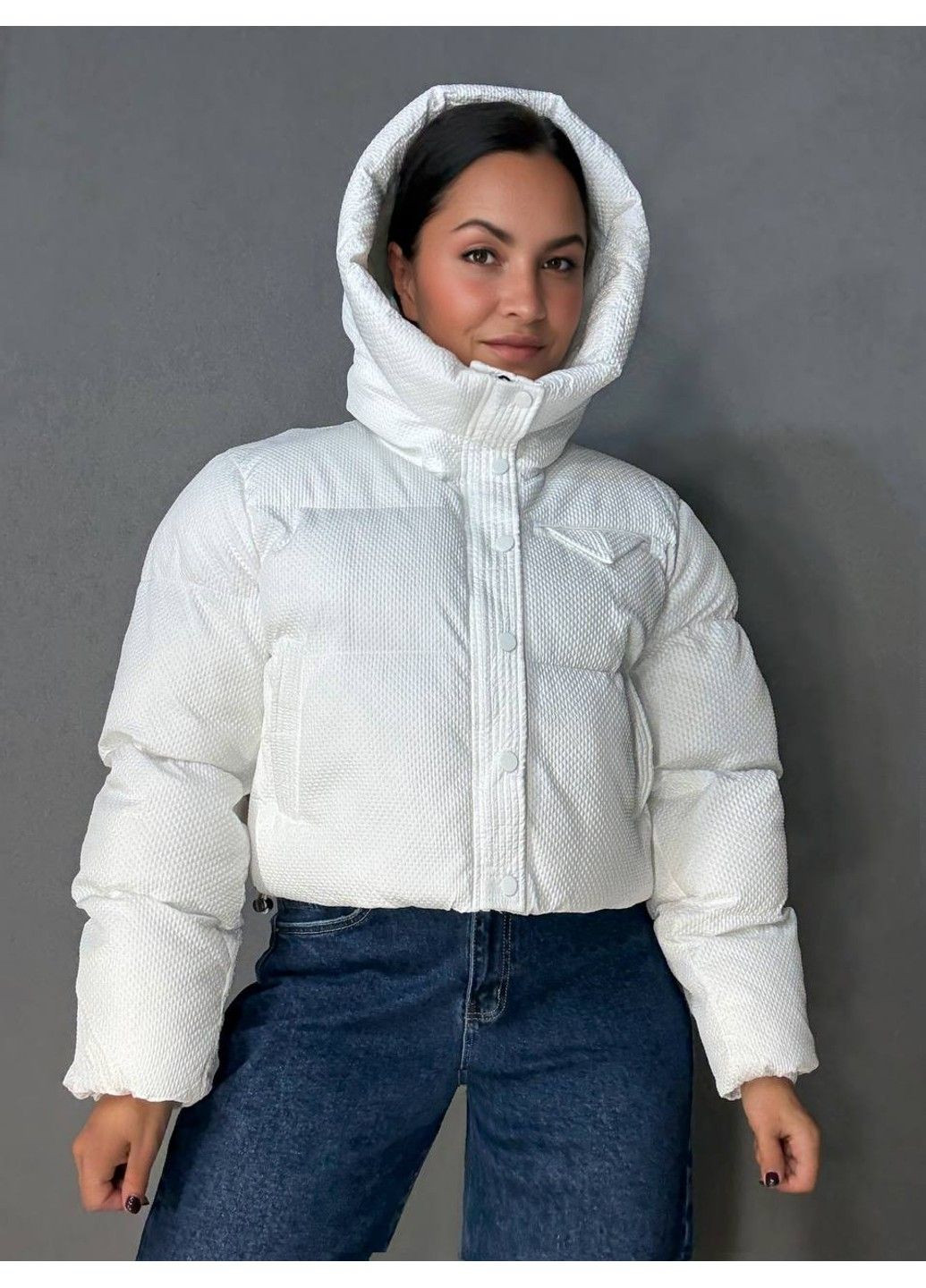 Белая демисезонная куртка женская 10039 вафельная пуффер оверсайз с капюшоном белая Lady yep