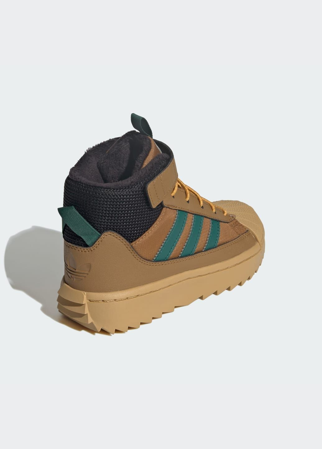 Коричневые всесезонные ботинки superstar winter trek kids adidas