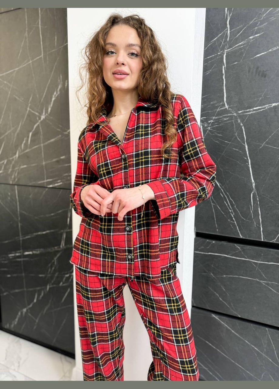 Алая уютная красивая пижама красного цвета в клетку No Brand