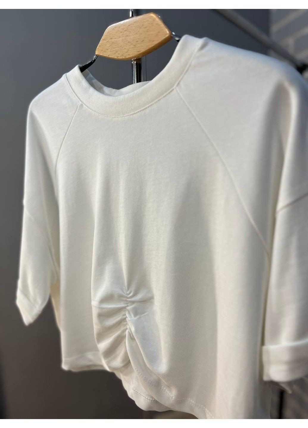 Женская футболка 0911 короткая широкая с резинкой - сборкой впереди Clew - (304062722)