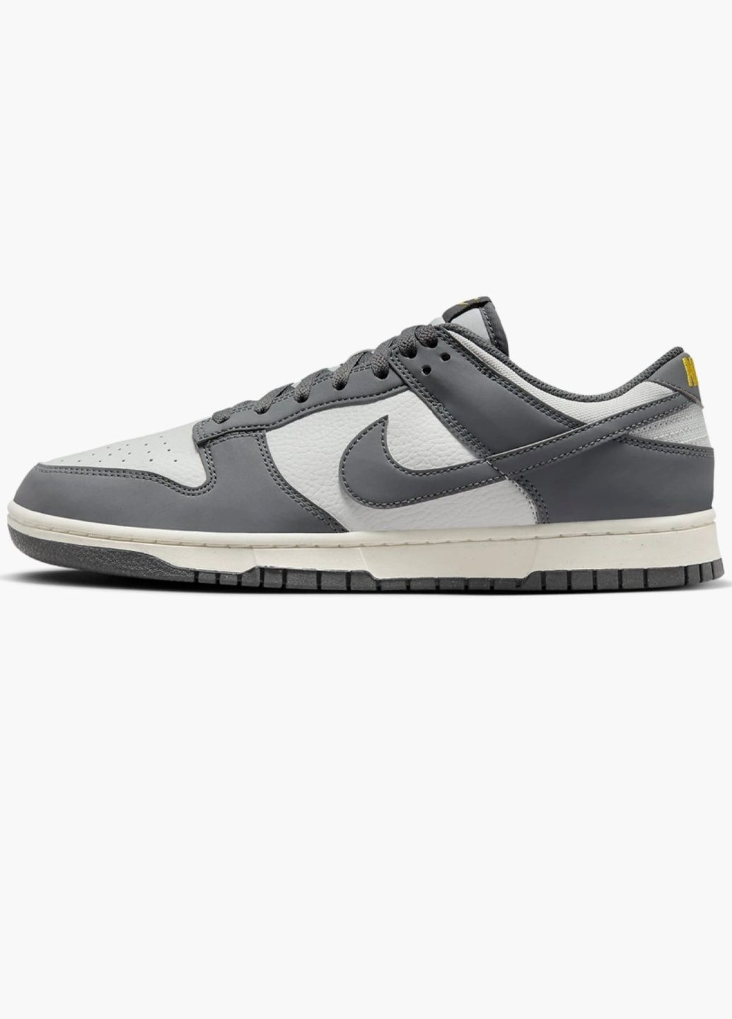 Сірі кросівки чоловічі dunk low next nature grey/white fz4621-001 Nike