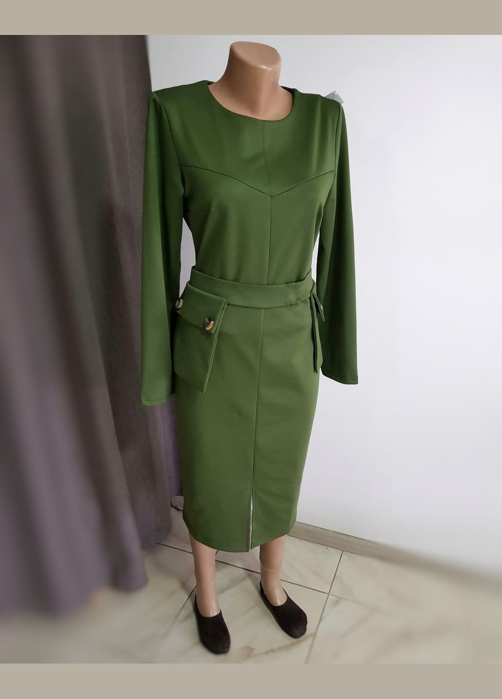 Зелена повсякденний сукня зелене з накладними кишенями, на поясі 6096 l (46) Алеся