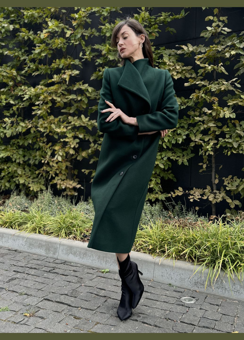 Темно-зелене Демісезонне пальто смарагдового кольору з коміром апаш та поясом 4452 Cat Orange