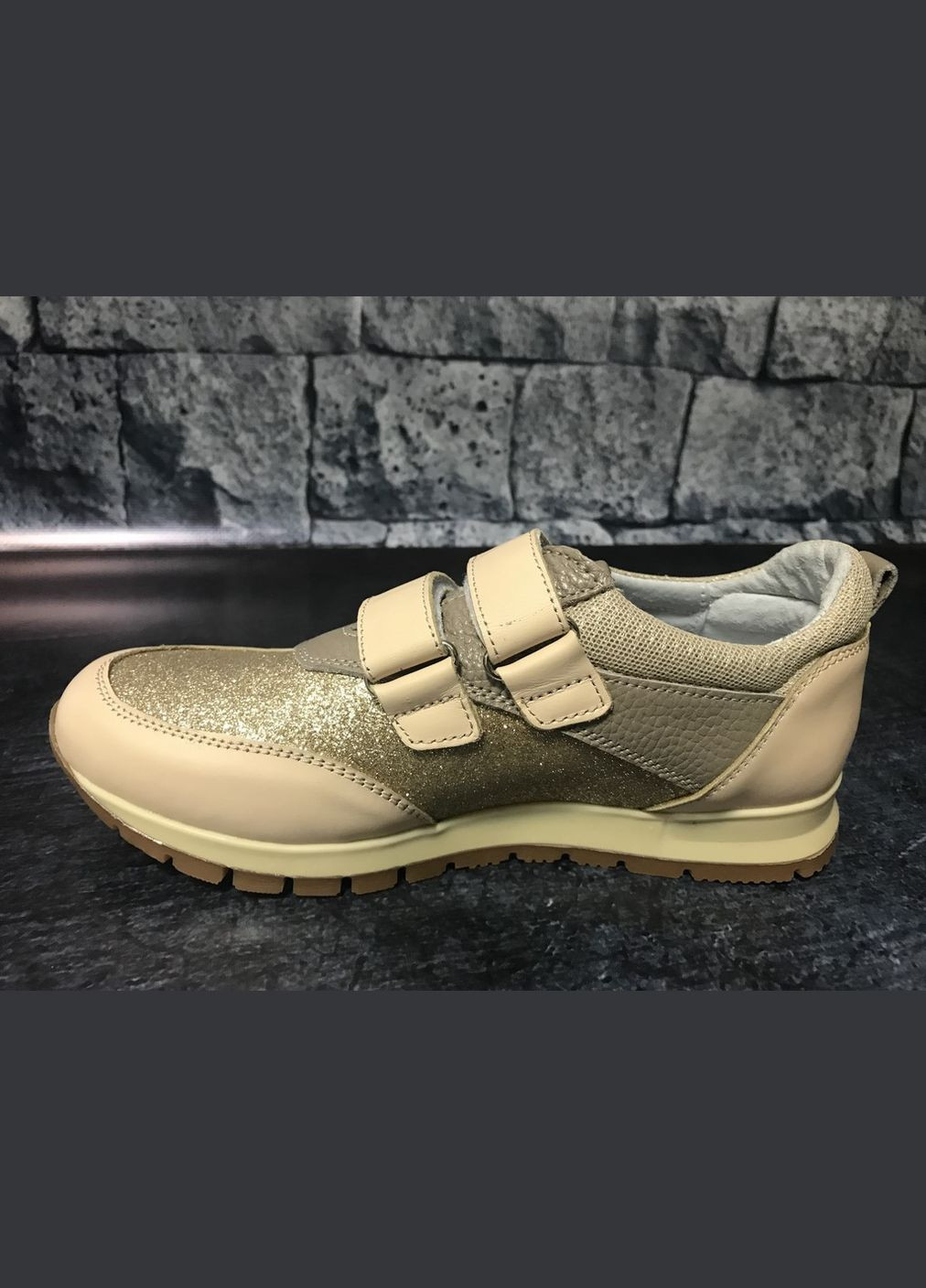 Бежеві всесезонні шкіряні кросівки для дівчаток на липучці пудра 11Shoes