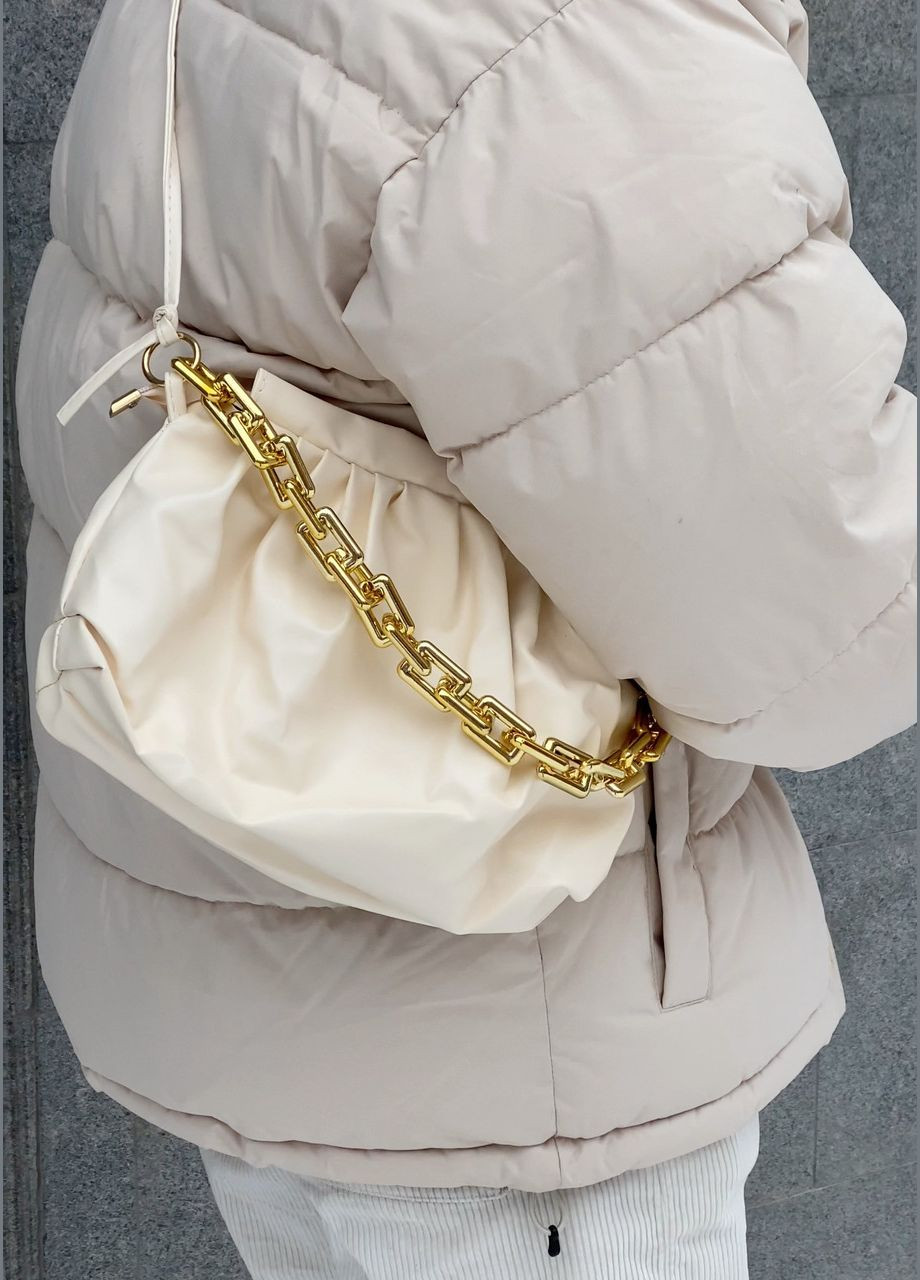 Жіноча сумка пельмінь з пластмасовим ланцюжком біла молочна No Brand (289199485)