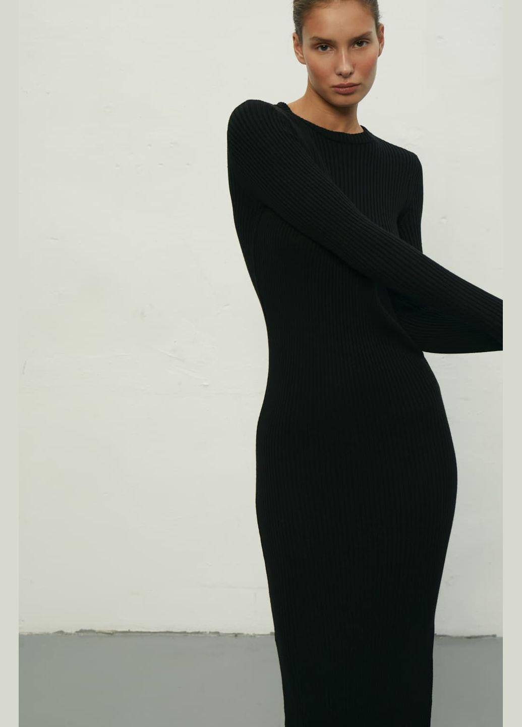 Чорна сукня з вирізом 2003 Papaya