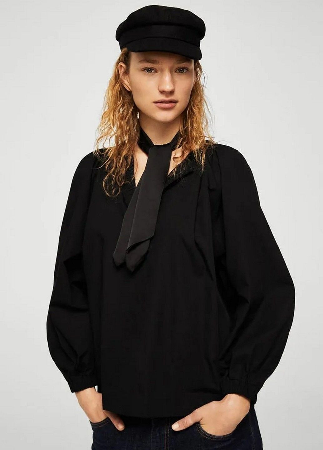 Чорна блуза Mango