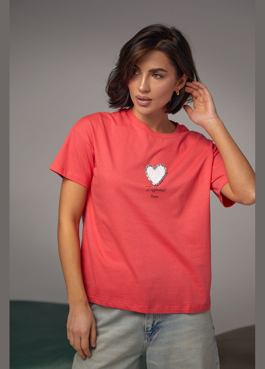 Коралова літня жіноча футболка прикрашена серцем з бісеру та страз Lurex