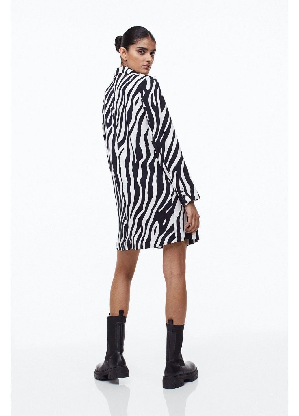 Чорно-білий кежуал сукня-піджак H&M з тваринним принтом