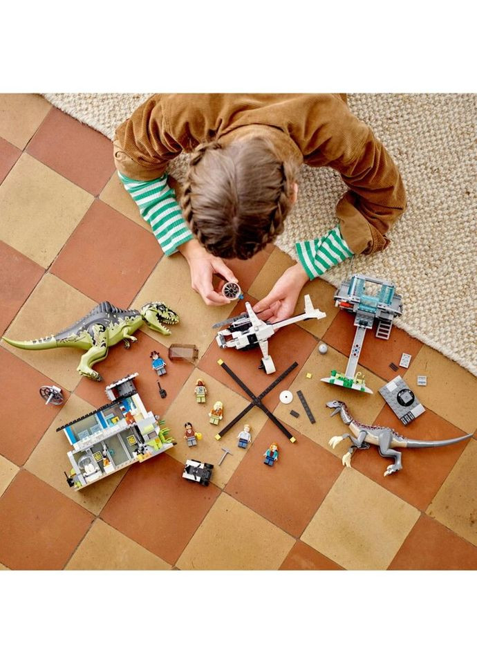 Конструктор Jurassic World Напад гіганотозавра та теризинозавра 810 деталей (76949) Lego (281425499)