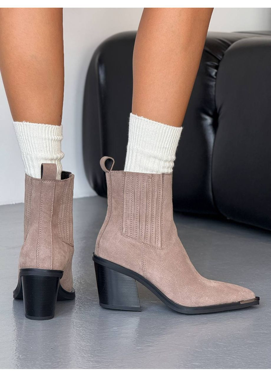 Осенние демисезонные замшевые казаки с металлическим носиком Helen из натуральной замши