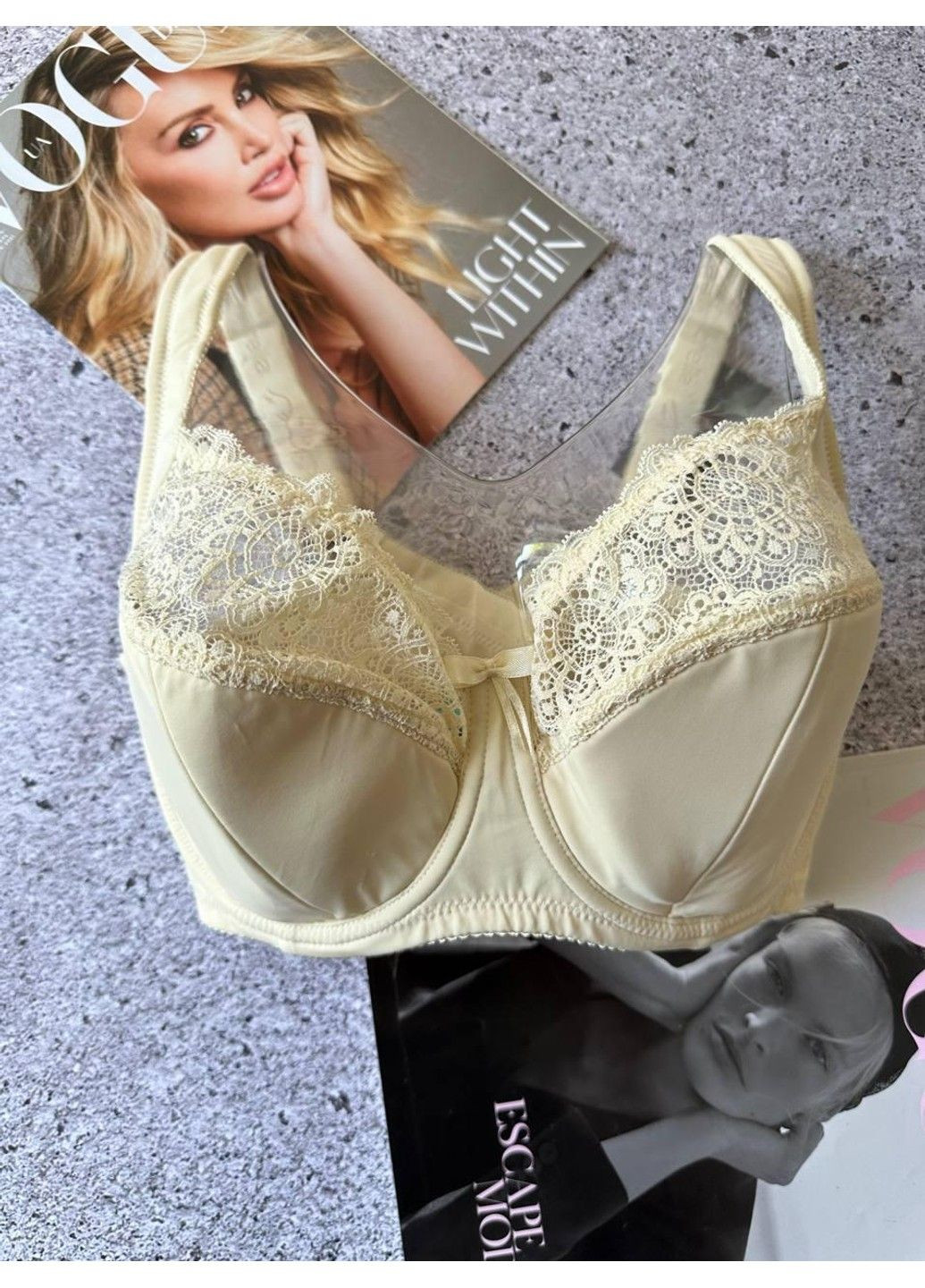 Бежевий бюстгальтер м'яка чашка на тонкому поролоні на чашку h Diorella