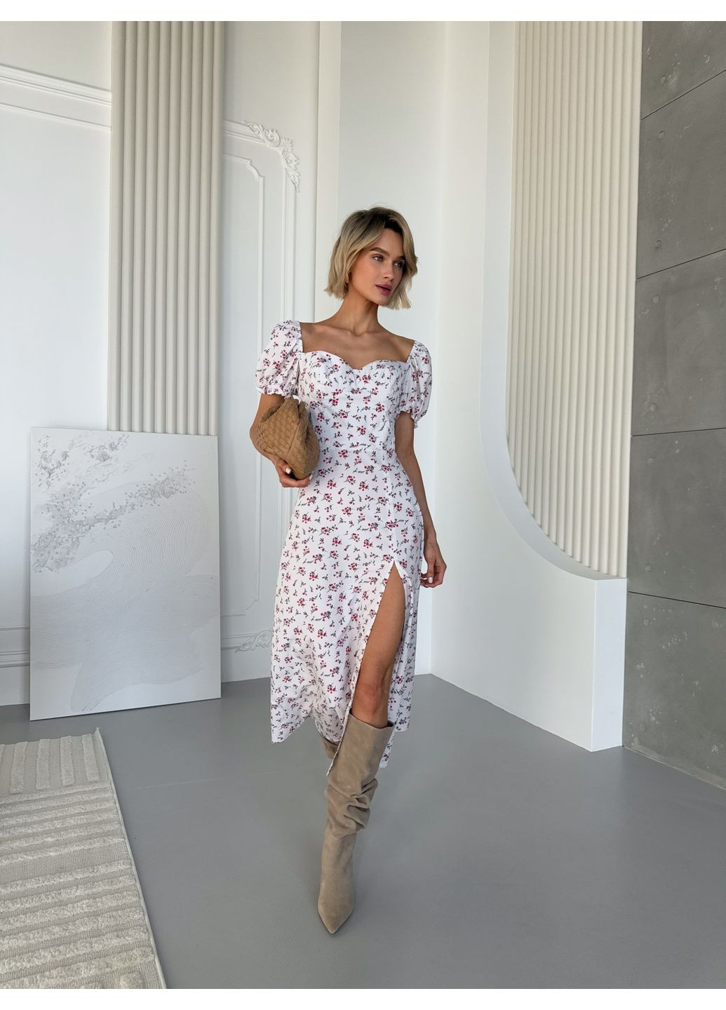 Молочное кэжуал платье Larionoff с цветочным принтом