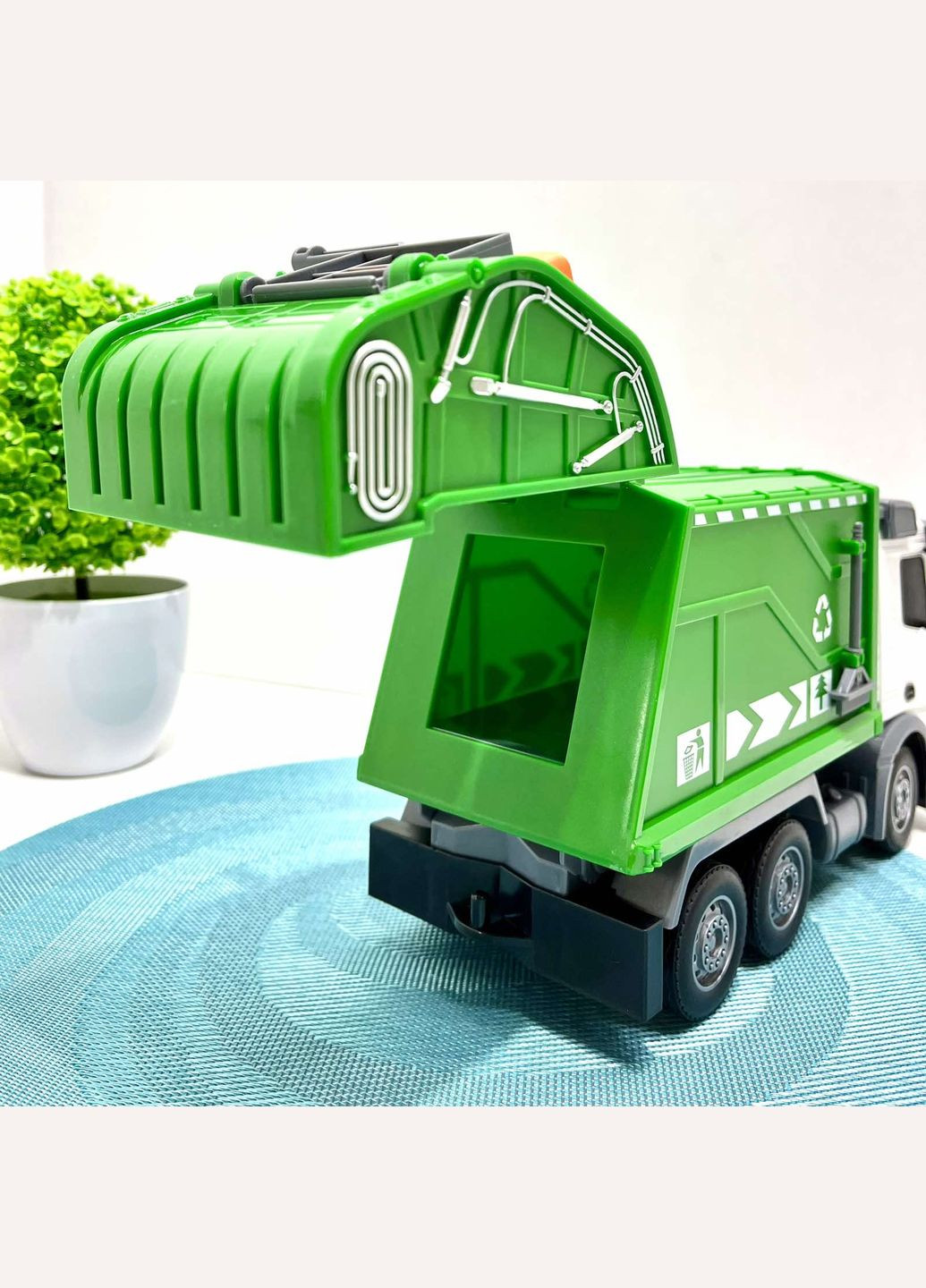 Сміттєвоз на радіокеруванні світло рухомі деталі на акумуляторі 32 см Зелений (HT077) No Brand (307823797)