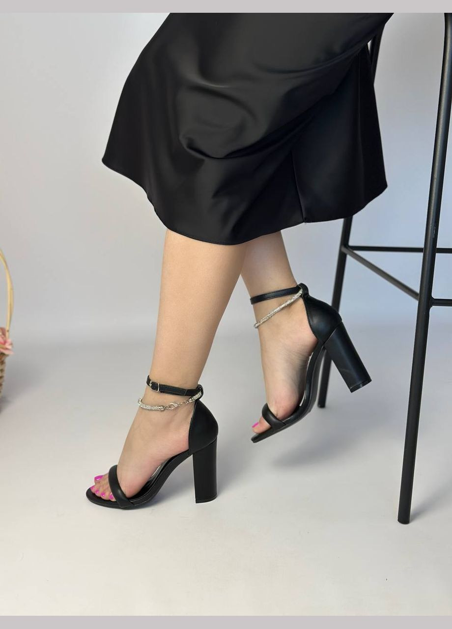 Черные женские чёрные босоножки No Brand с ремешком